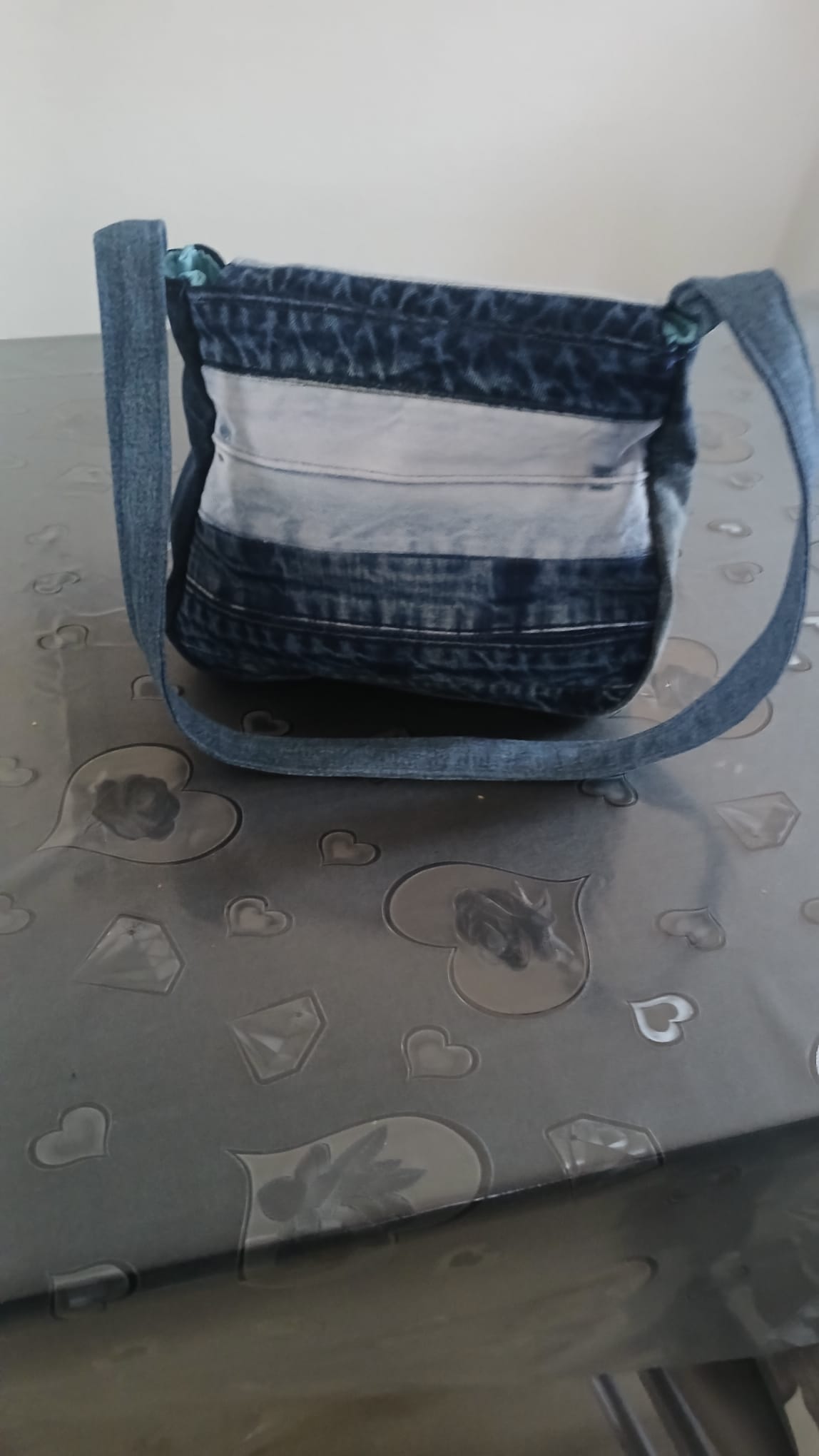 Borsa multicolore in denim riciclato