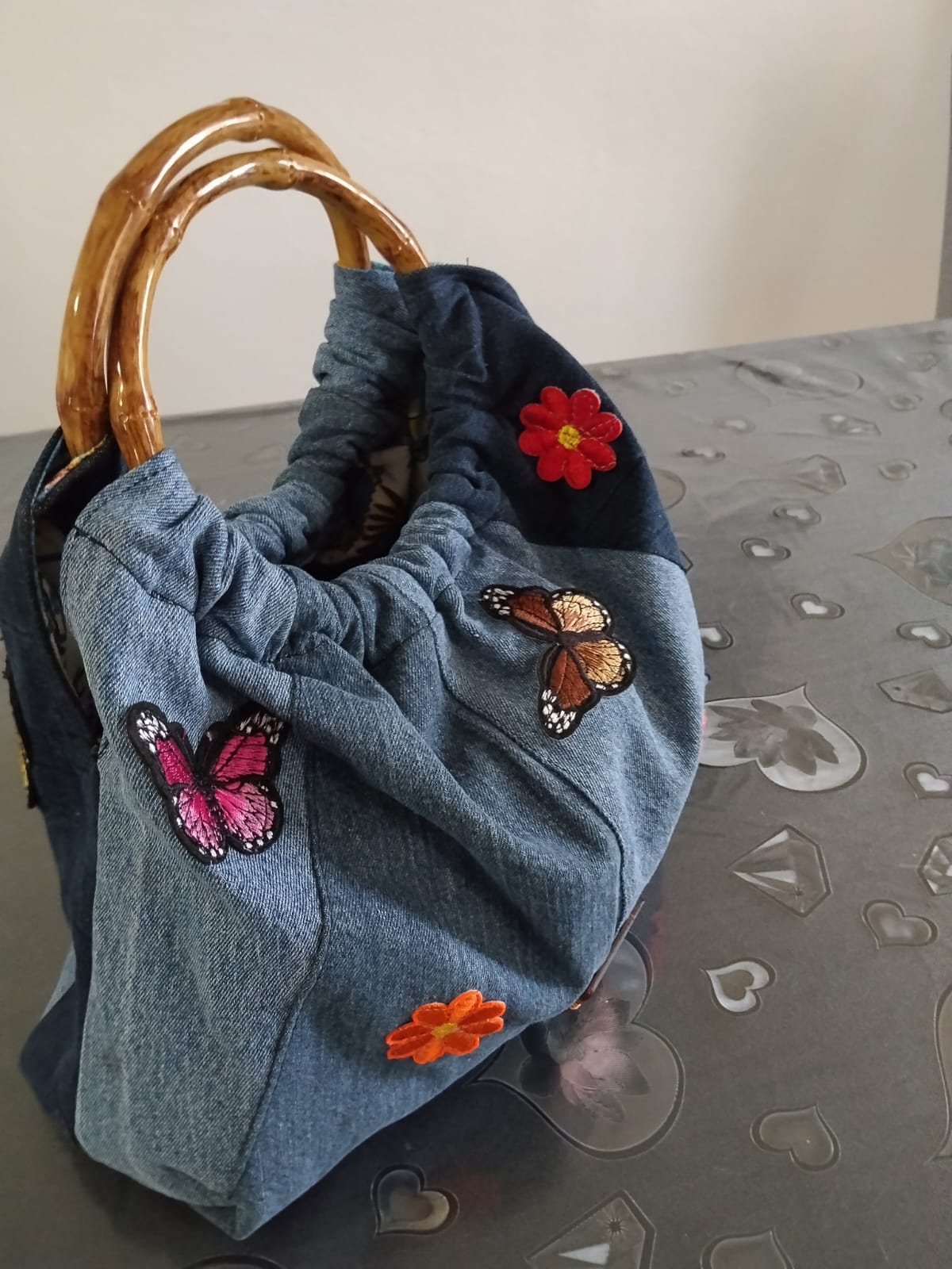 Borsa con manico di legno in denim