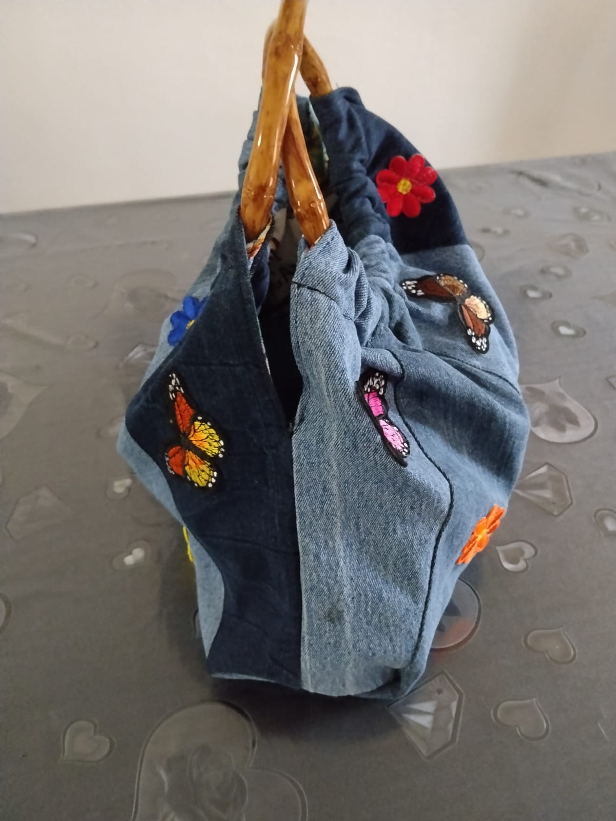 Borsa con manico di legno in denim