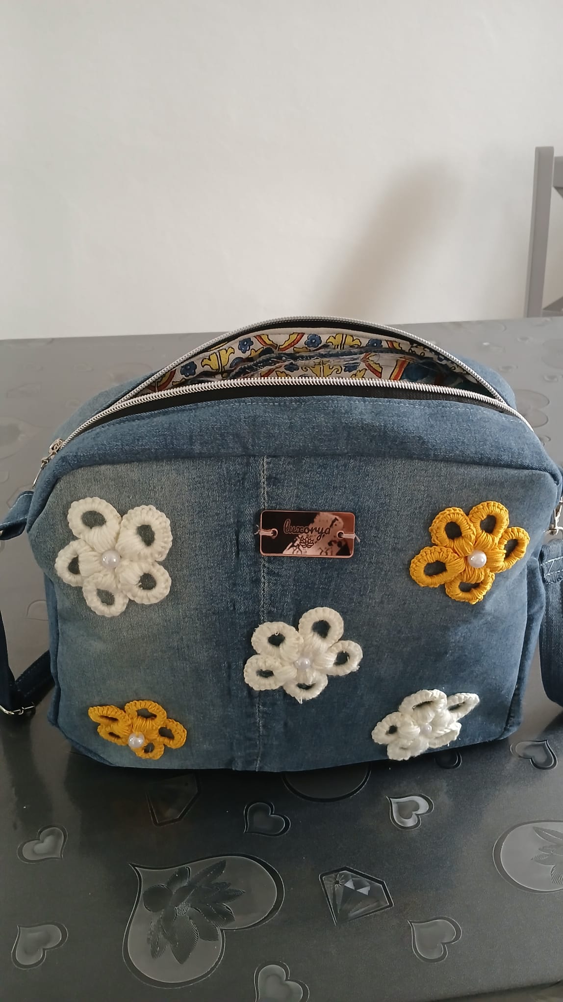 borsa jeans con fiori