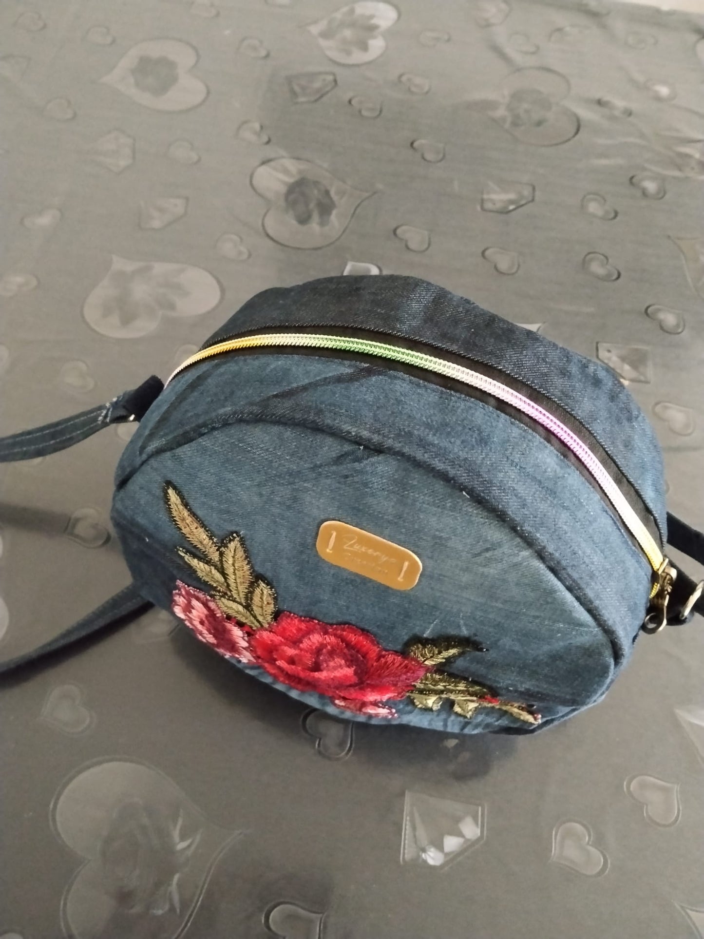 Borsa tonda in denim con fiore