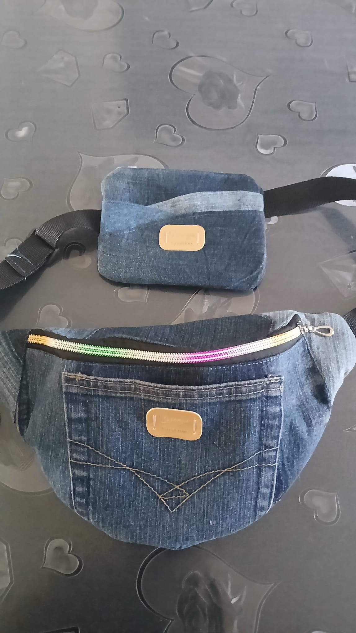 Marsupio multitasche in denim riciclato