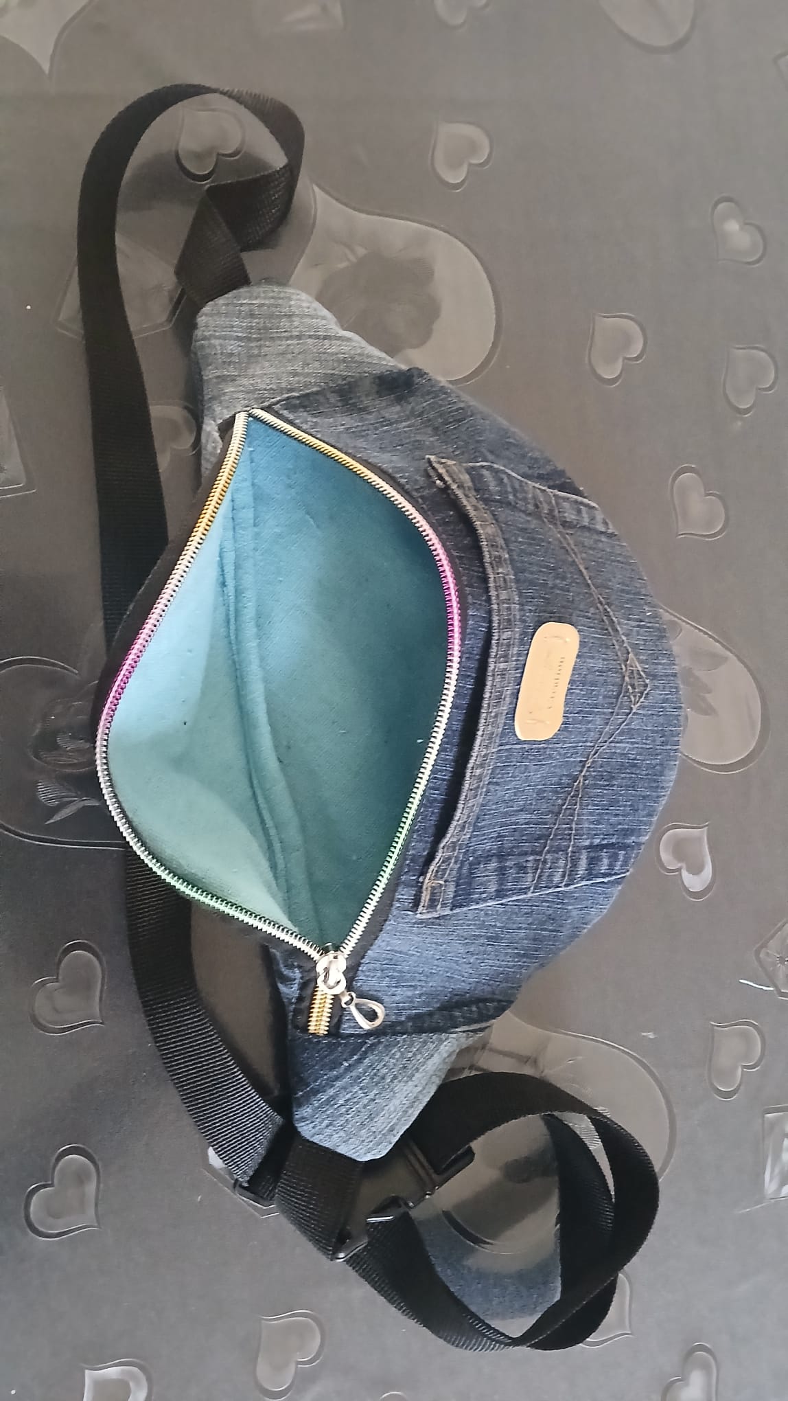 Marsupio multitasche in denim riciclato
