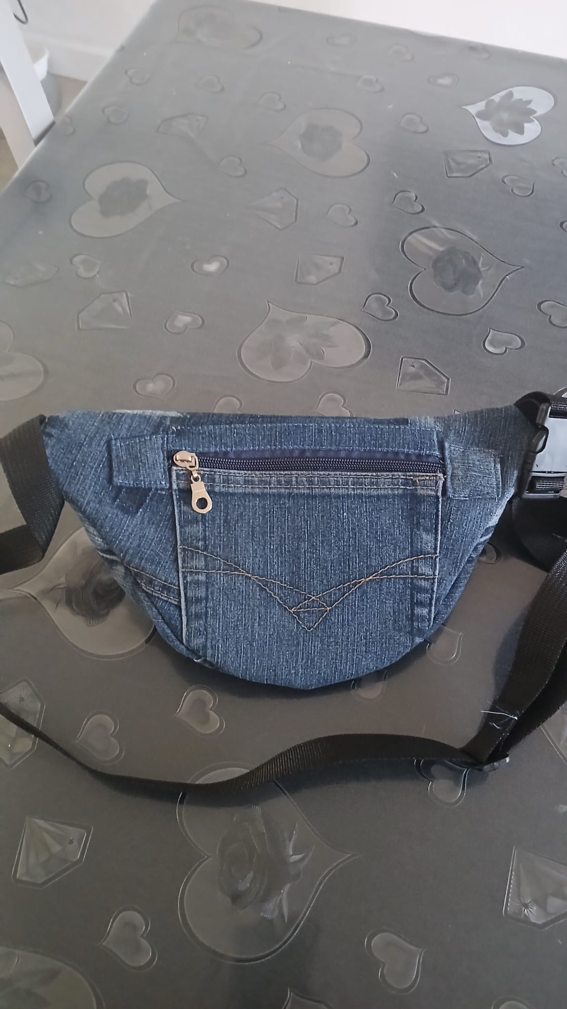 Marsupio multitasche in denim riciclato