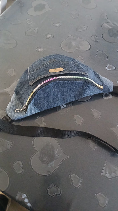 Marsupio multitasche in denim riciclato