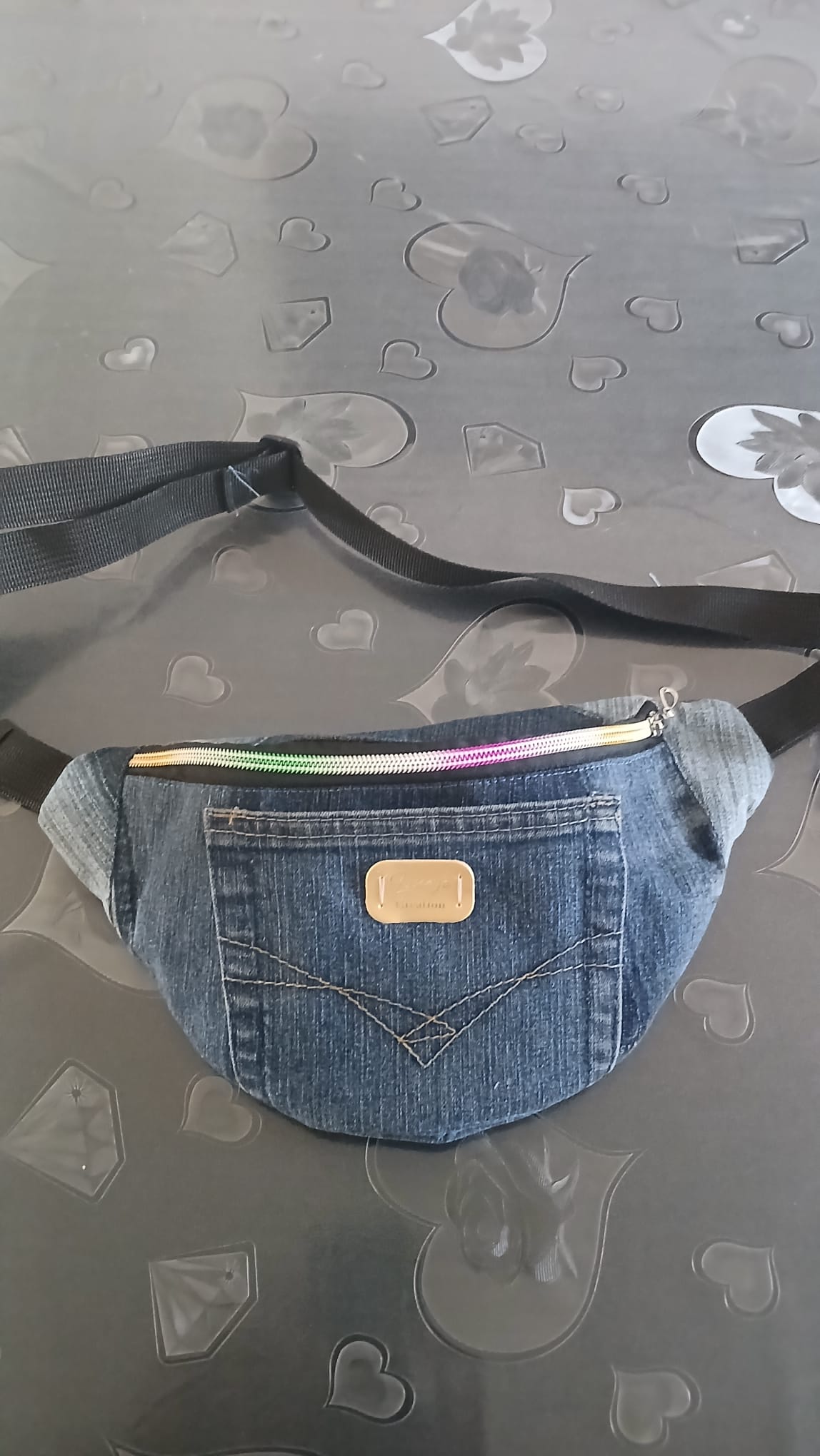 Marsupio multitasche in denim riciclato